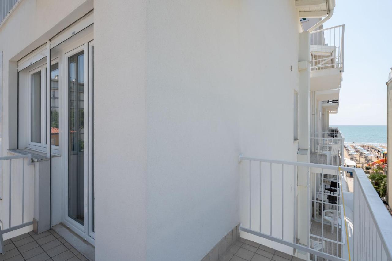 Hotel Boston 3 Stelle Superior Frontemare Lido di Jesolo Exterior foto