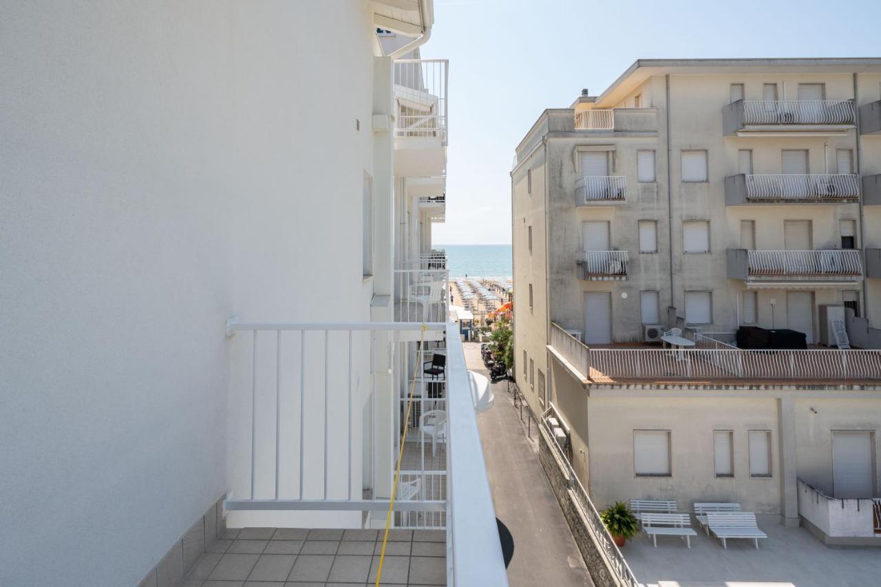 Hotel Boston 3 Stelle Superior Frontemare Lido di Jesolo Exterior foto